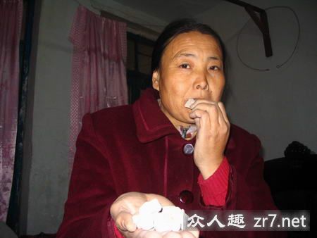 科技时代_吃石头罗婆婆进城检查记 专家称四奇已破俩